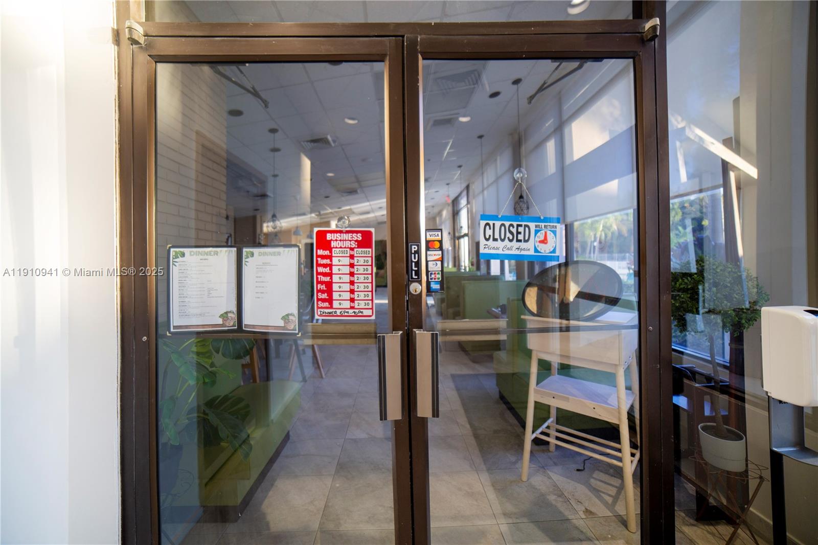 Подробнее 325 2 / 2 1357 кв.футов $ 2025-11-09 0 Фото