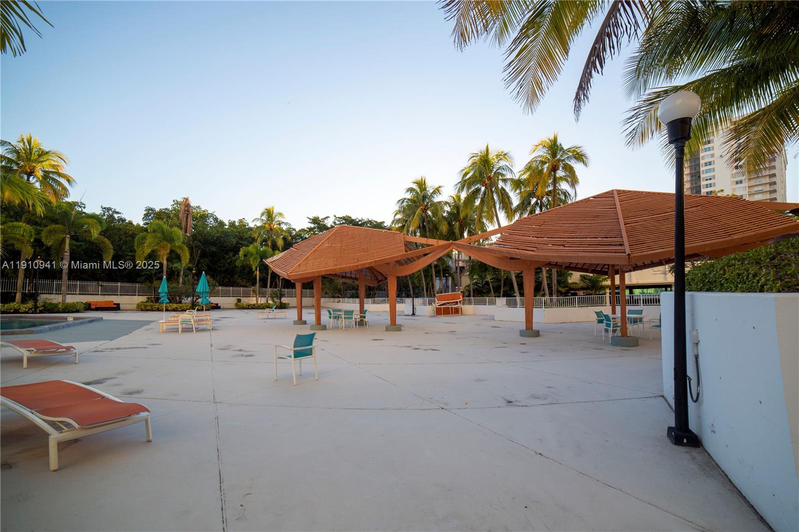 Подробнее 325 2 / 2 1357 кв.футов $ 2025-11-09 0 Фото