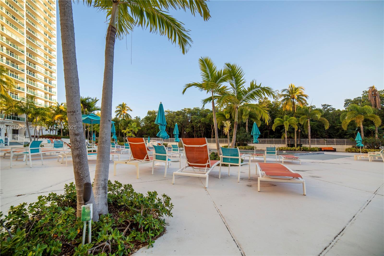 Подробнее 325 2 / 2 1357 кв.футов $ 2025-11-09 0 Фото