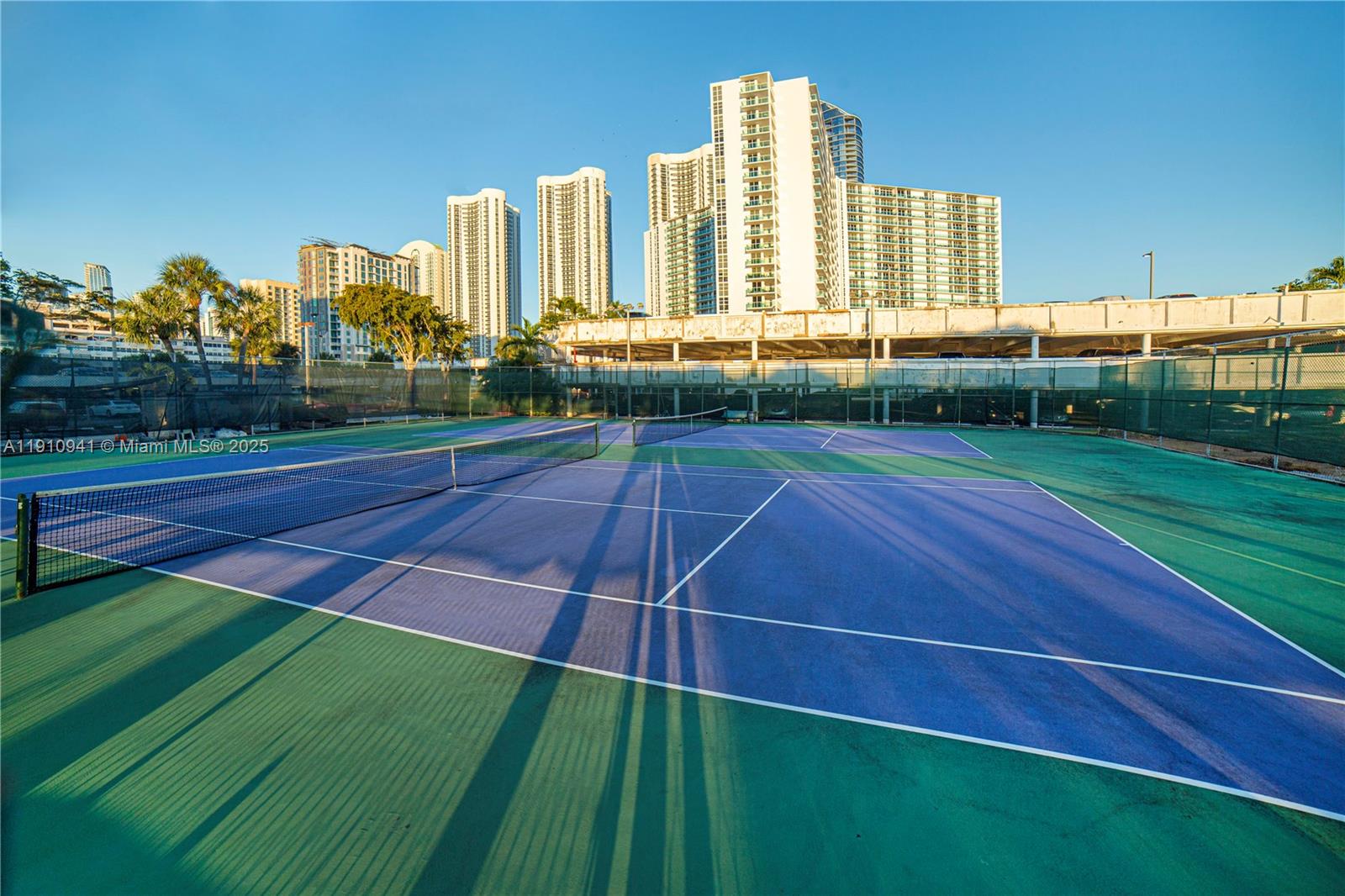 Подробнее 325 2 / 2 1357 кв.футов $ 2025-11-09 0 Фото