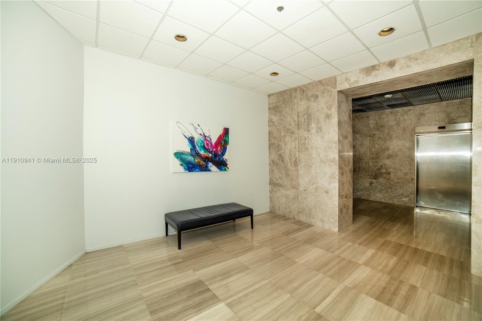 Подробнее 325 2 / 2 1357 кв.футов $ 2025-11-09 0 Фото