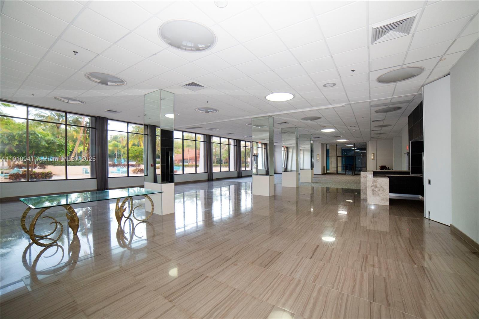 Подробнее 325 2 / 2 1357 кв.футов $ 2025-11-09 0 Фото