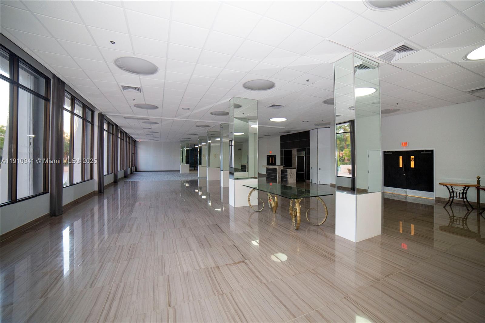 Подробнее 325 2 / 2 1357 кв.футов $ 2025-11-09 0 Фото