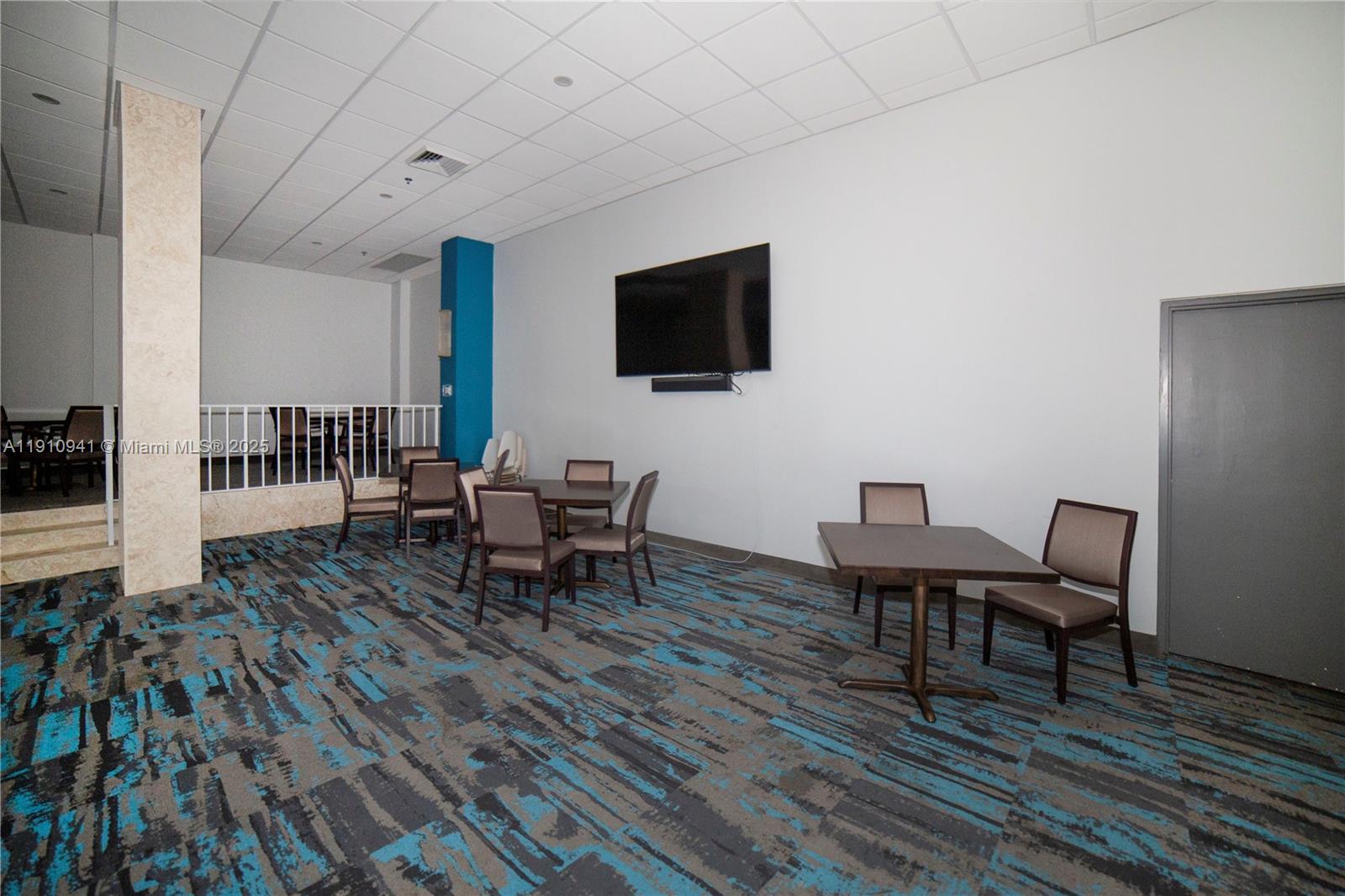 Подробнее 325 2 / 2 1357 кв.футов $ 2025-11-09 0 Фото