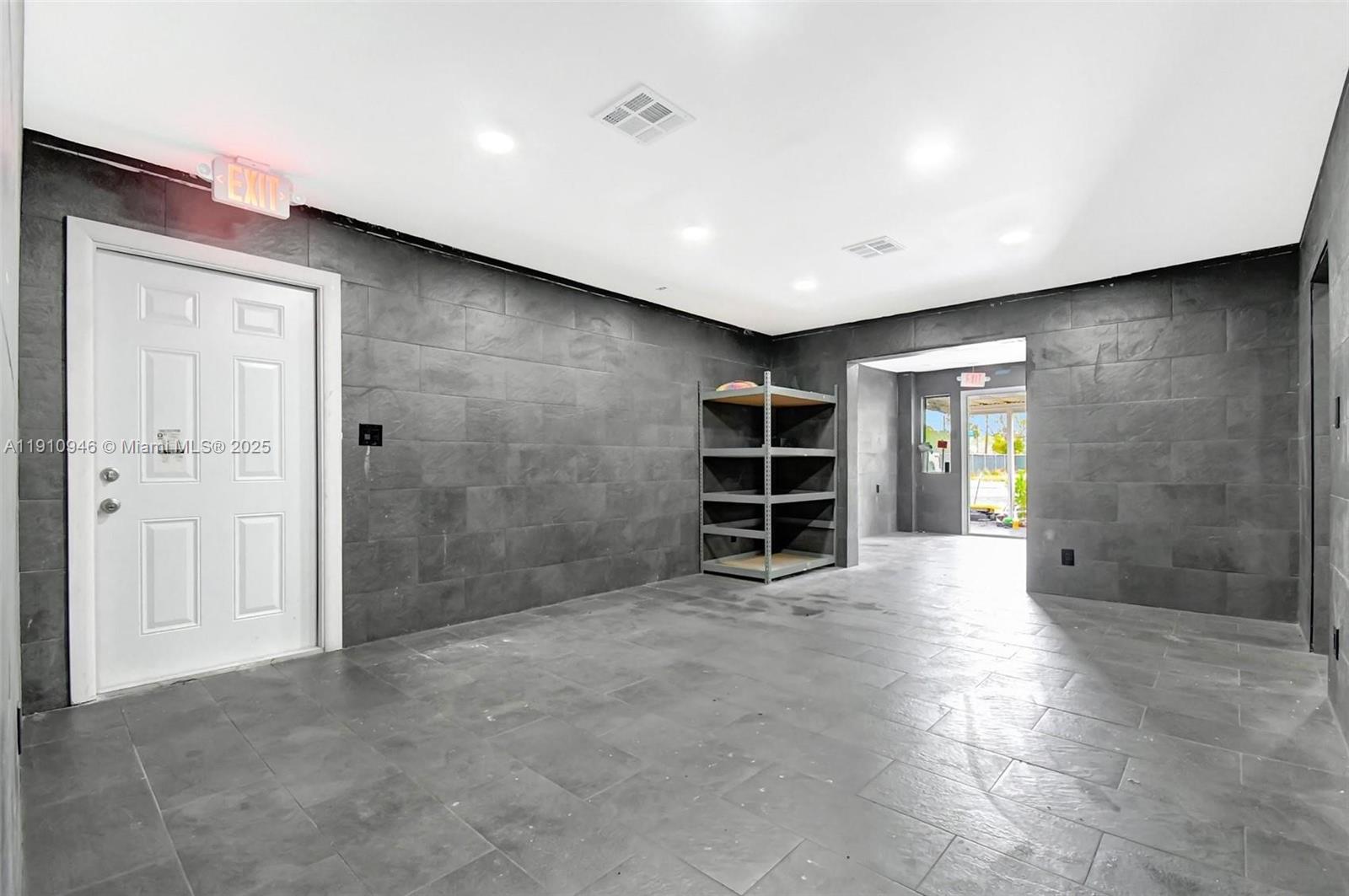   /   sq. ft. $ 2025-11-09 0 Photo