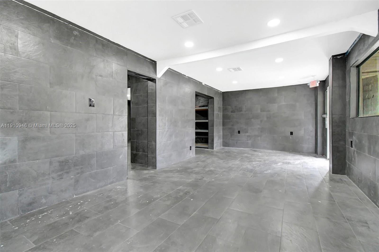   /   sq. ft. $ 2025-11-09 0 Photo