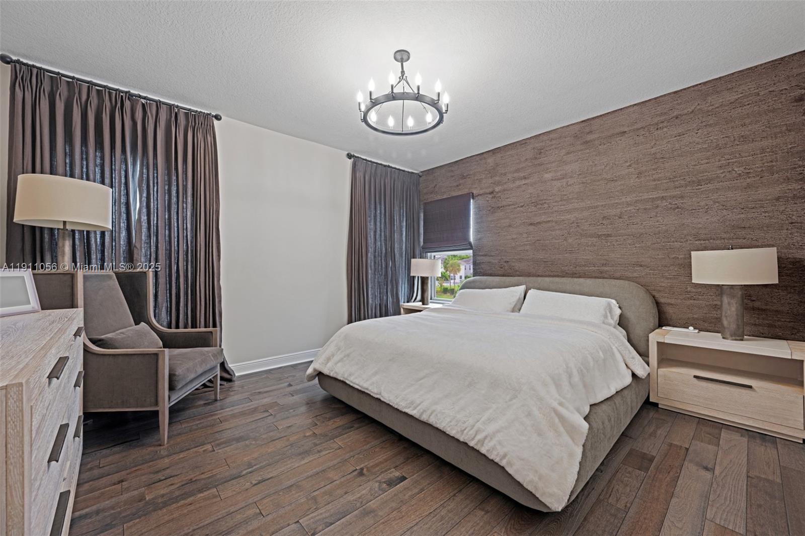 1465 5 / 3 2502 sq. ft. $ 2025-11-09 0 foto