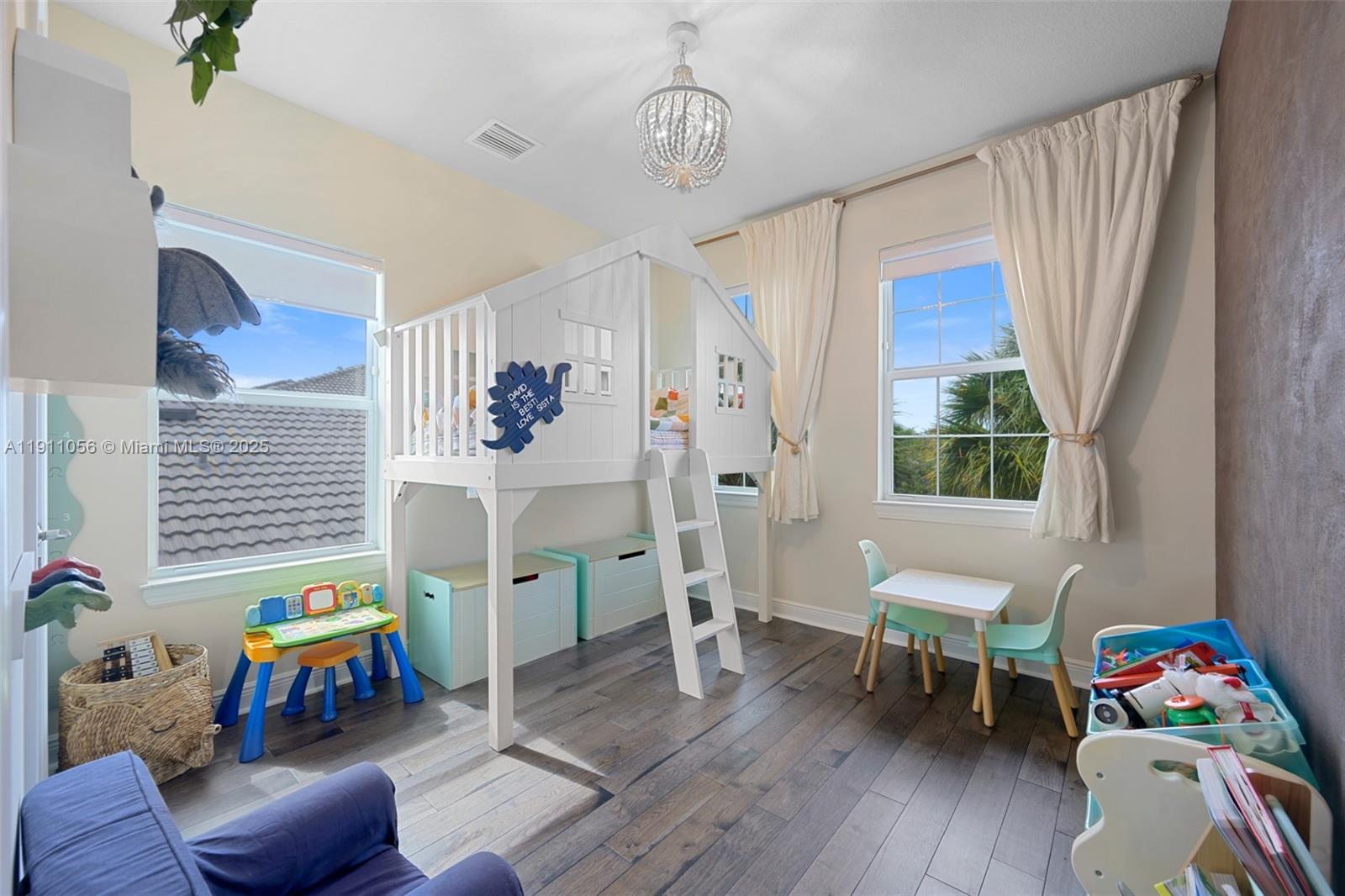 1465 5 / 3 2502 sq. ft. $ 2025-11-09 0 foto