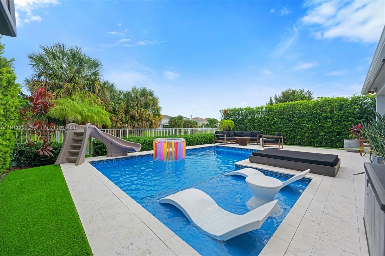 1465 5 / 3 2502 sq. ft. $ 2025-11-09 0 foto