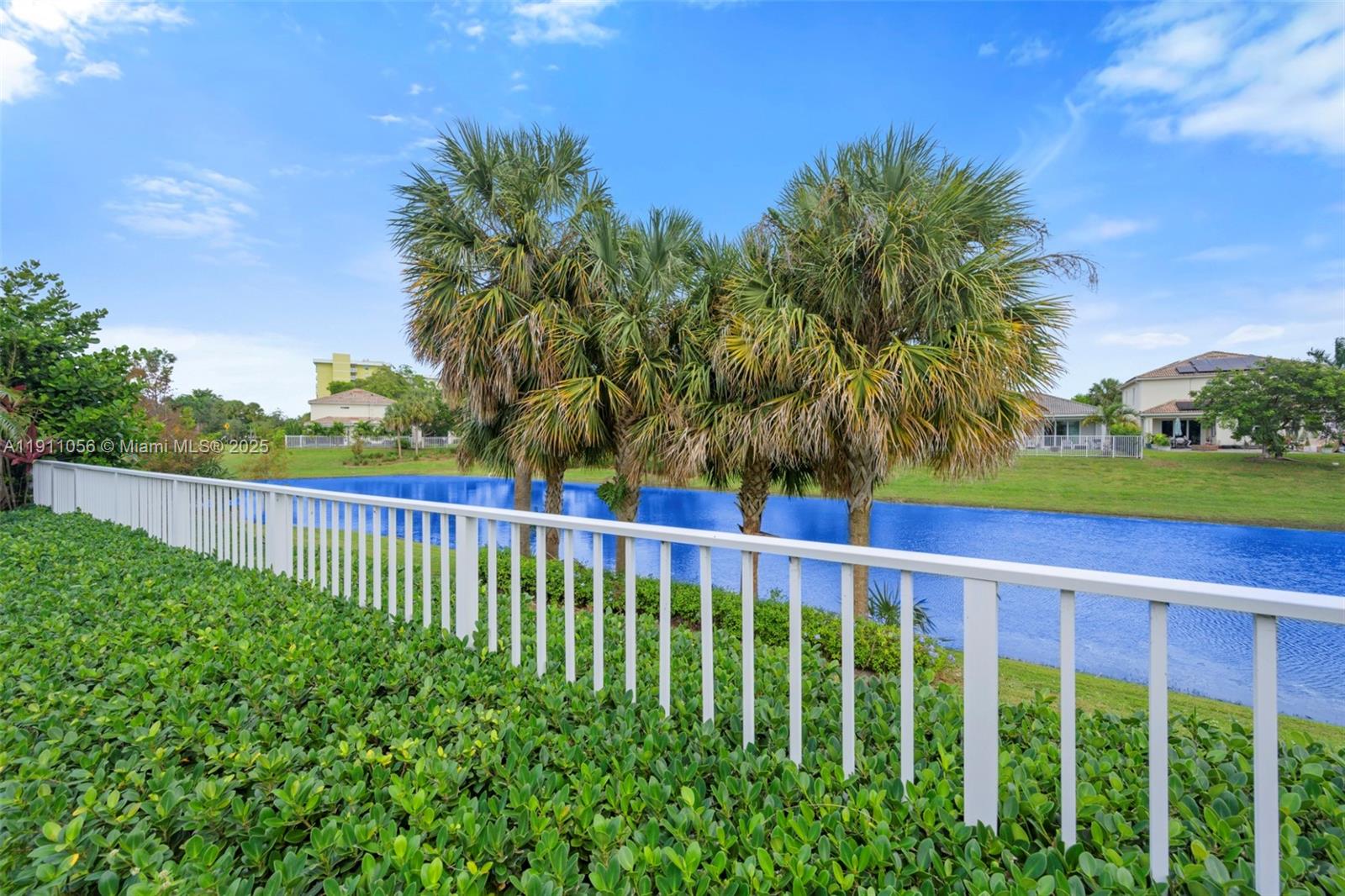 1465 5 / 3 2502 sq. ft. $ 2025-11-09 0 foto