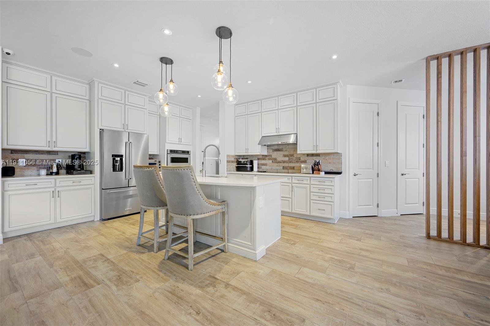 1465 5 / 3 2502 sq. ft. $ 2025-11-09 0 foto