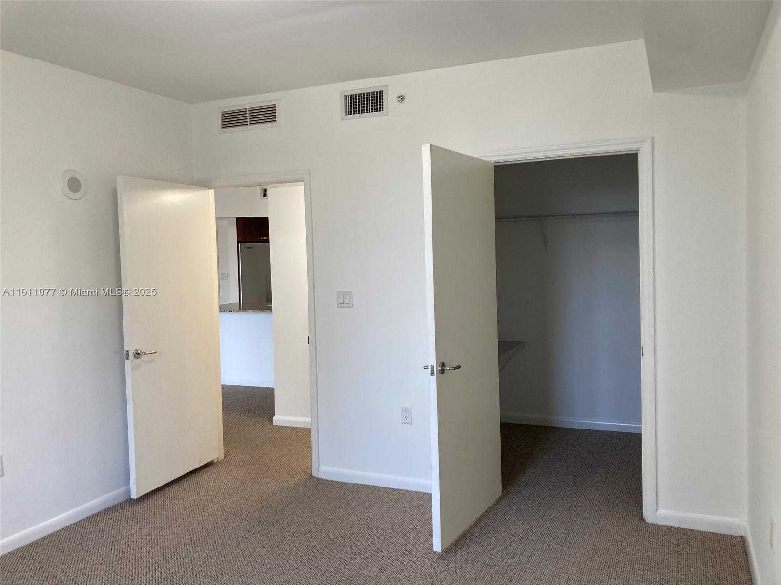 614 1 / 1 900 sq. ft. $ 2025-11-10 0 Photo