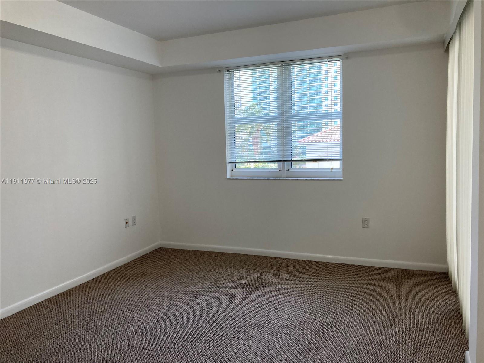 614 1 / 1 900 sq. ft. $ 2025-11-10 0 Photo