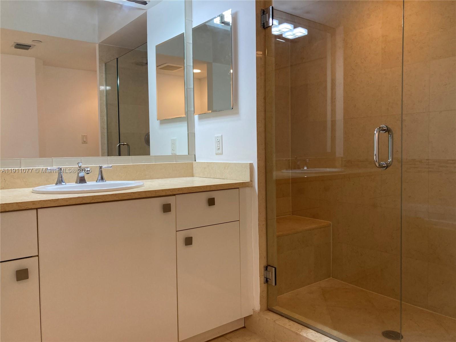 614 1 / 1 900 sq. ft. $ 2025-11-10 0 Photo