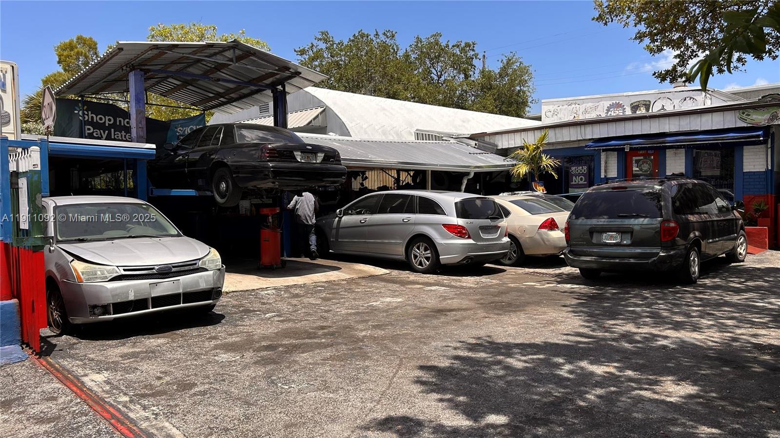   /   sq. ft. $ 2025-11-10 0 foto