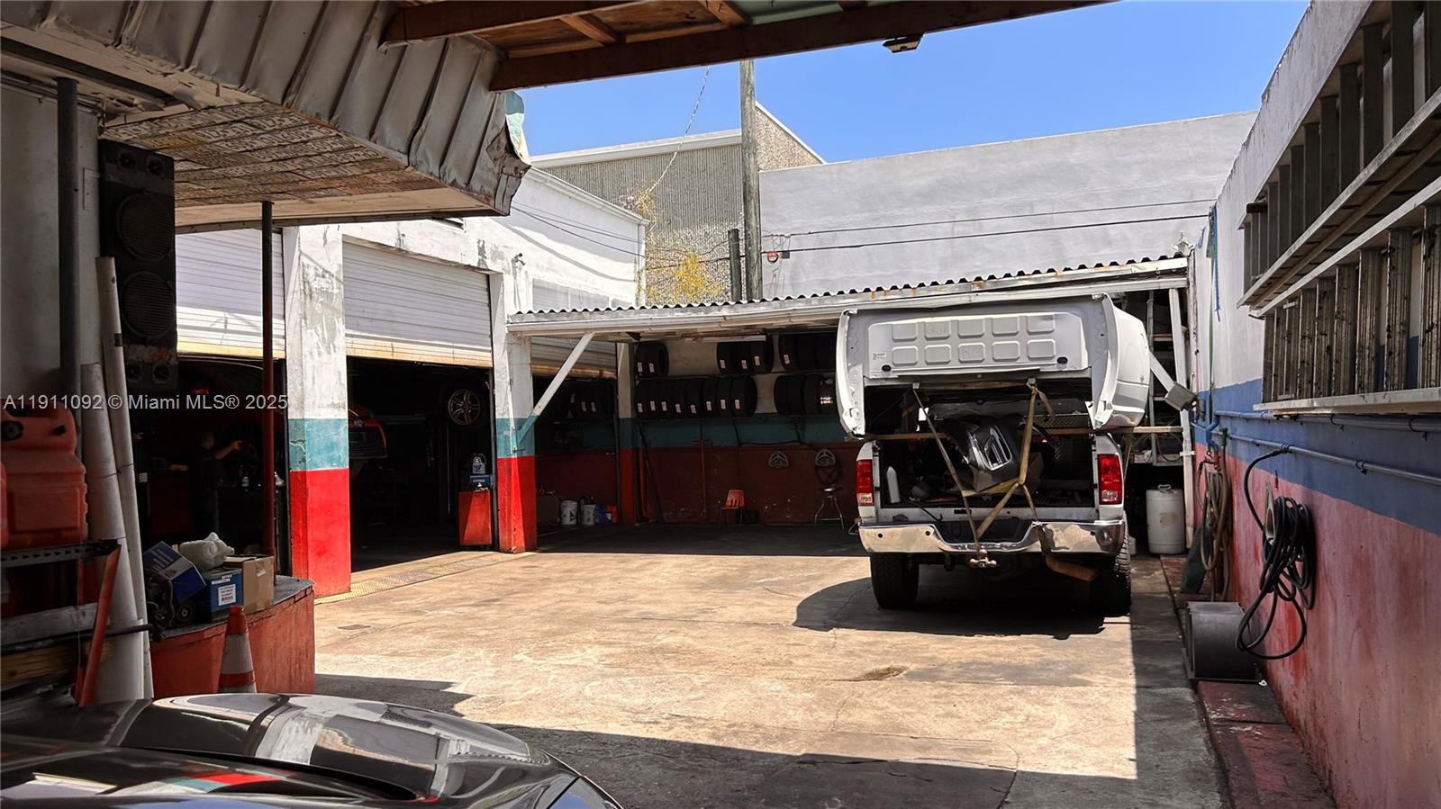   /   sq. ft. $ 2025-11-10 0 foto