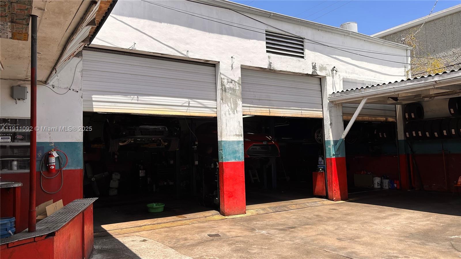   /   sq. ft. $ 2025-11-10 0 foto