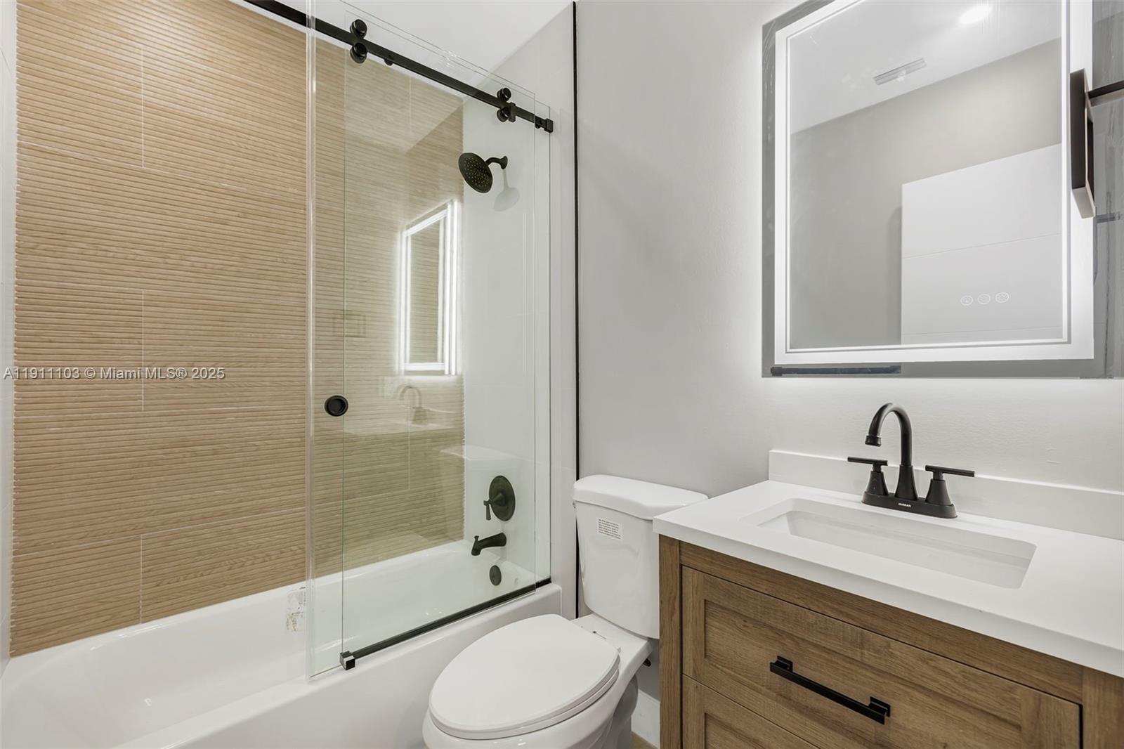   /  1215 кв.футов $ 2025-11-10 0 Фото