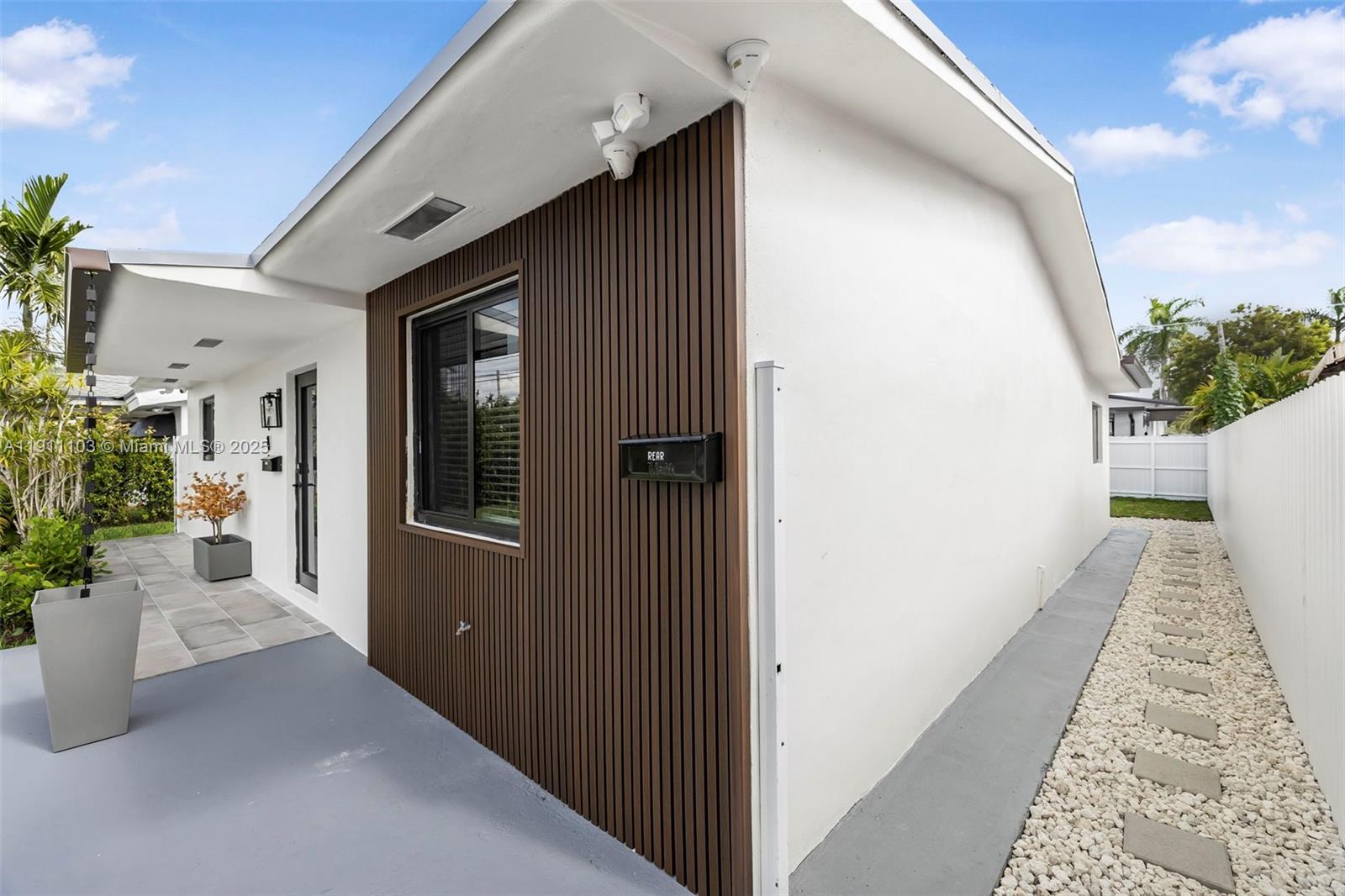   /  1215 кв.футов $ 2025-11-10 0 Фото