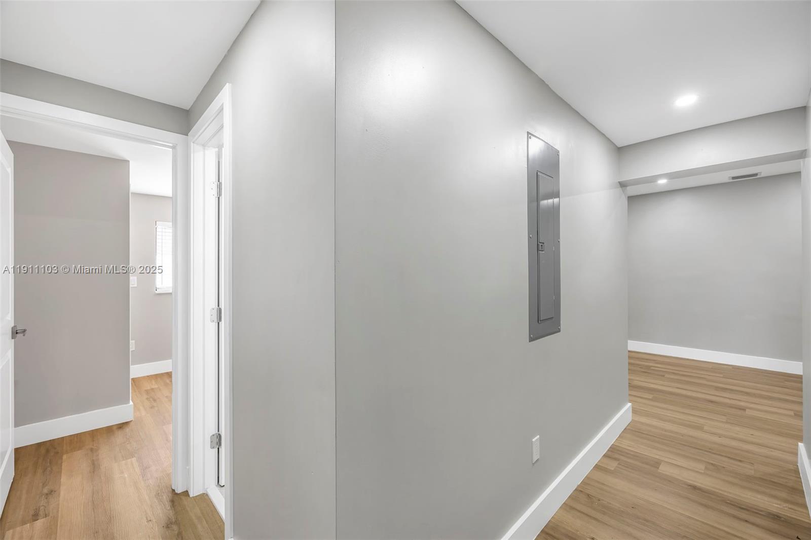   /  1215 кв.футов $ 2025-11-10 0 Фото