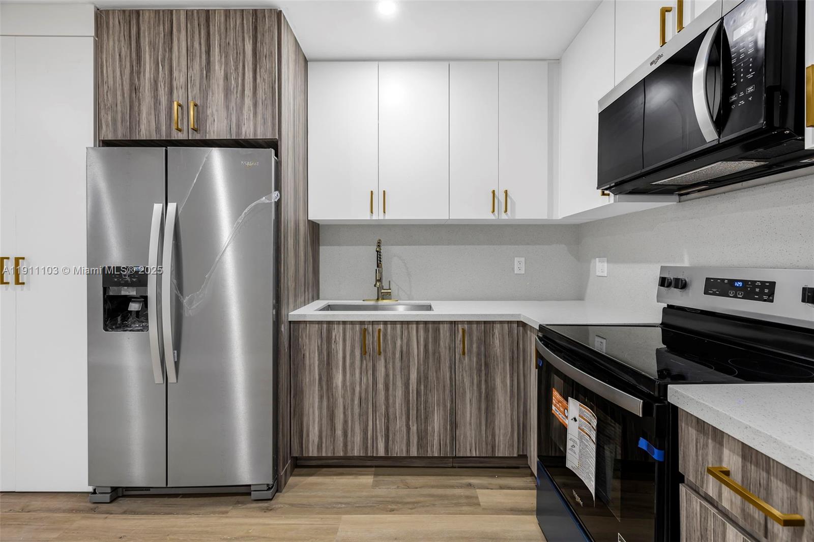   /  1215 кв.футов $ 2025-11-10 0 Фото