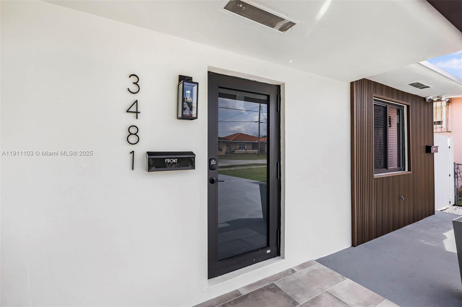   /  1215 кв.футов $ 2025-11-10 0 Фото