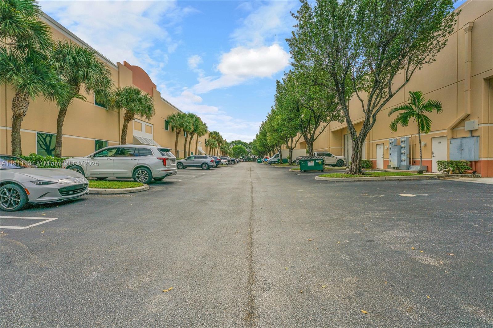 105  /   sq. ft. $ 2025-11-10 0 Photo