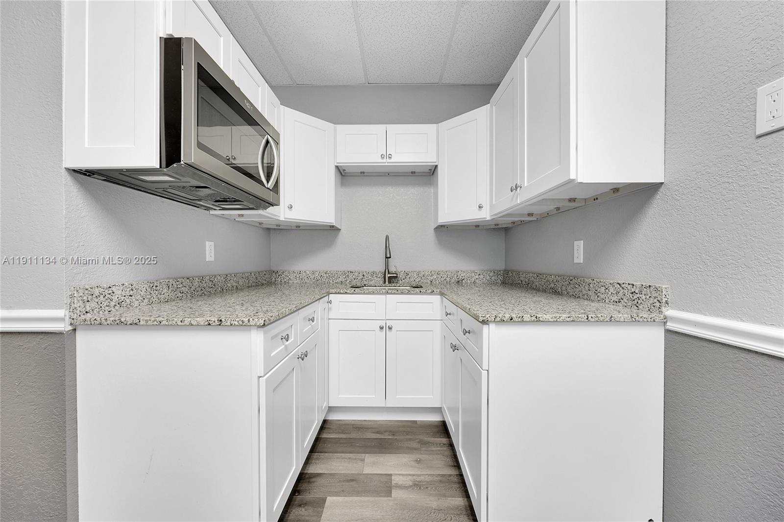 105  /   sq. ft. $ 2025-11-10 0 Photo