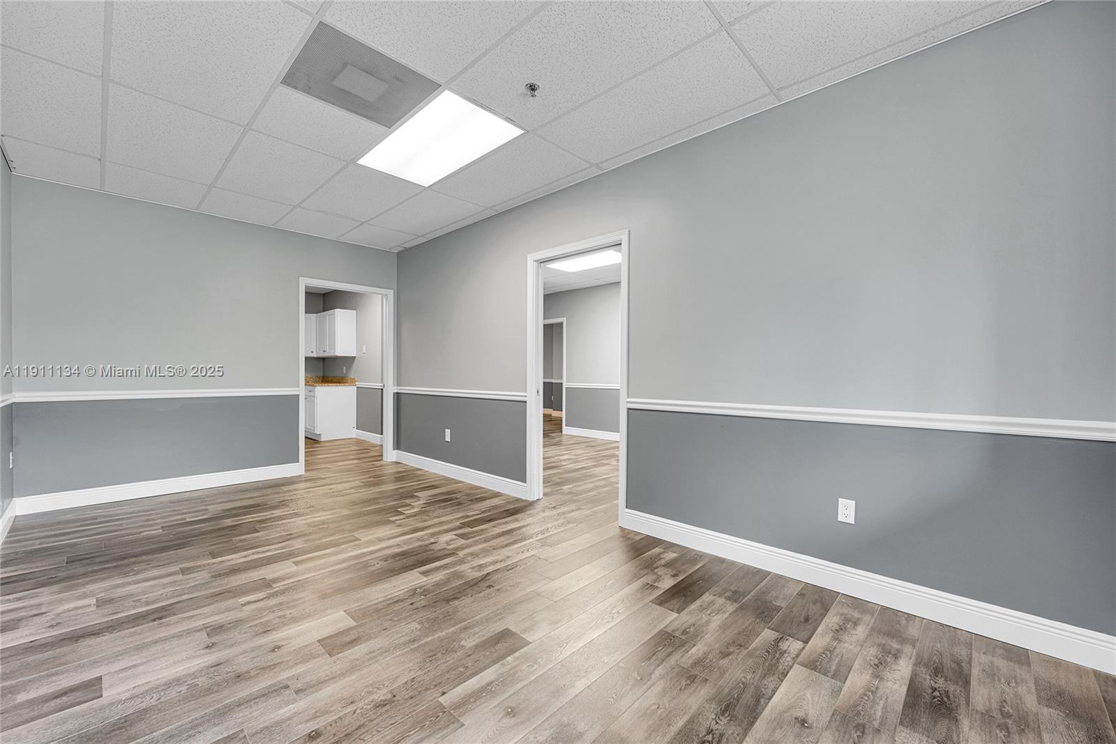 105  /   sq. ft. $ 2025-11-10 0 Photo