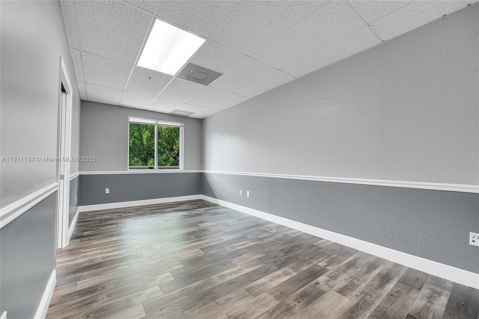 105  /   sq. ft. $ 2025-11-10 0 Photo