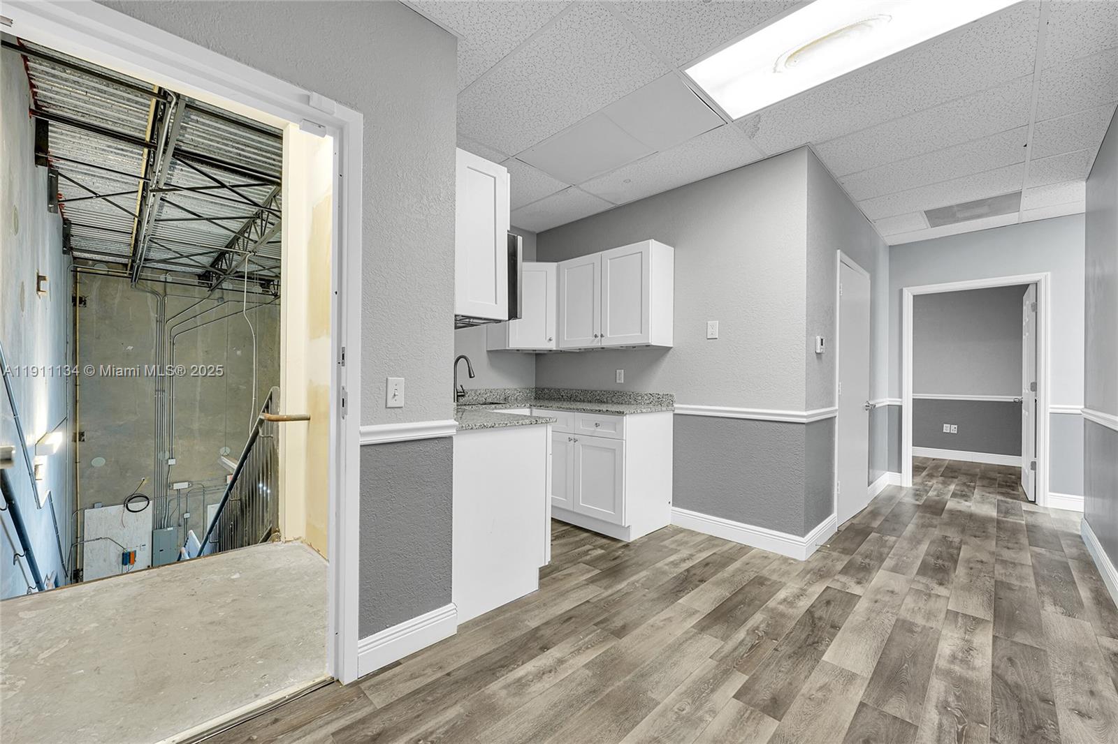 105  /   sq. ft. $ 2025-11-10 0 Photo