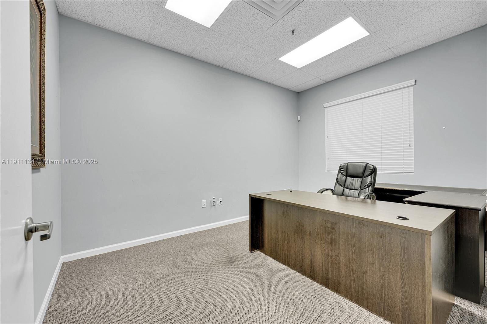 105  /   sq. ft. $ 2025-11-10 0 Photo