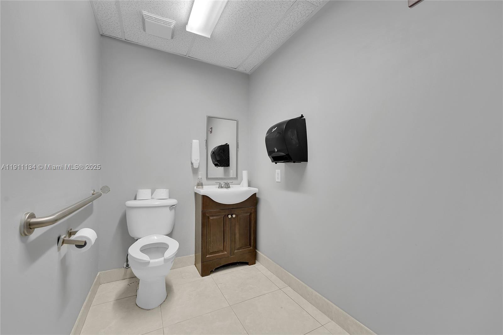 105  /   sq. ft. $ 2025-11-10 0 Photo