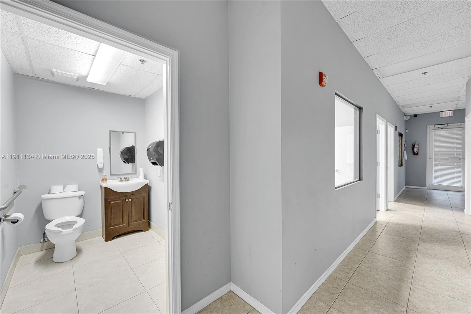 105  /   sq. ft. $ 2025-11-10 0 Photo