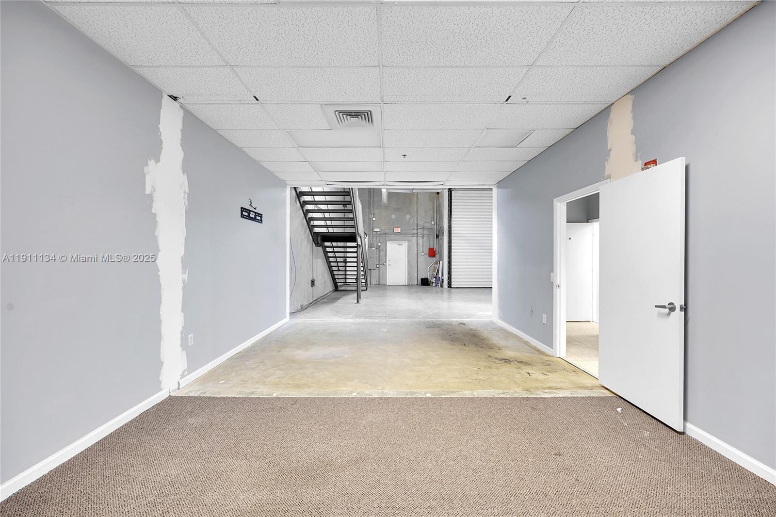 105  /   sq. ft. $ 2025-11-10 0 Photo