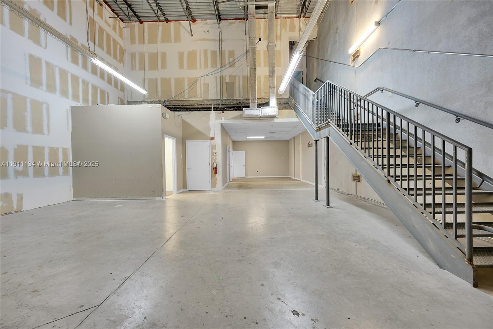 105  /   sq. ft. $ 2025-11-10 0 Photo