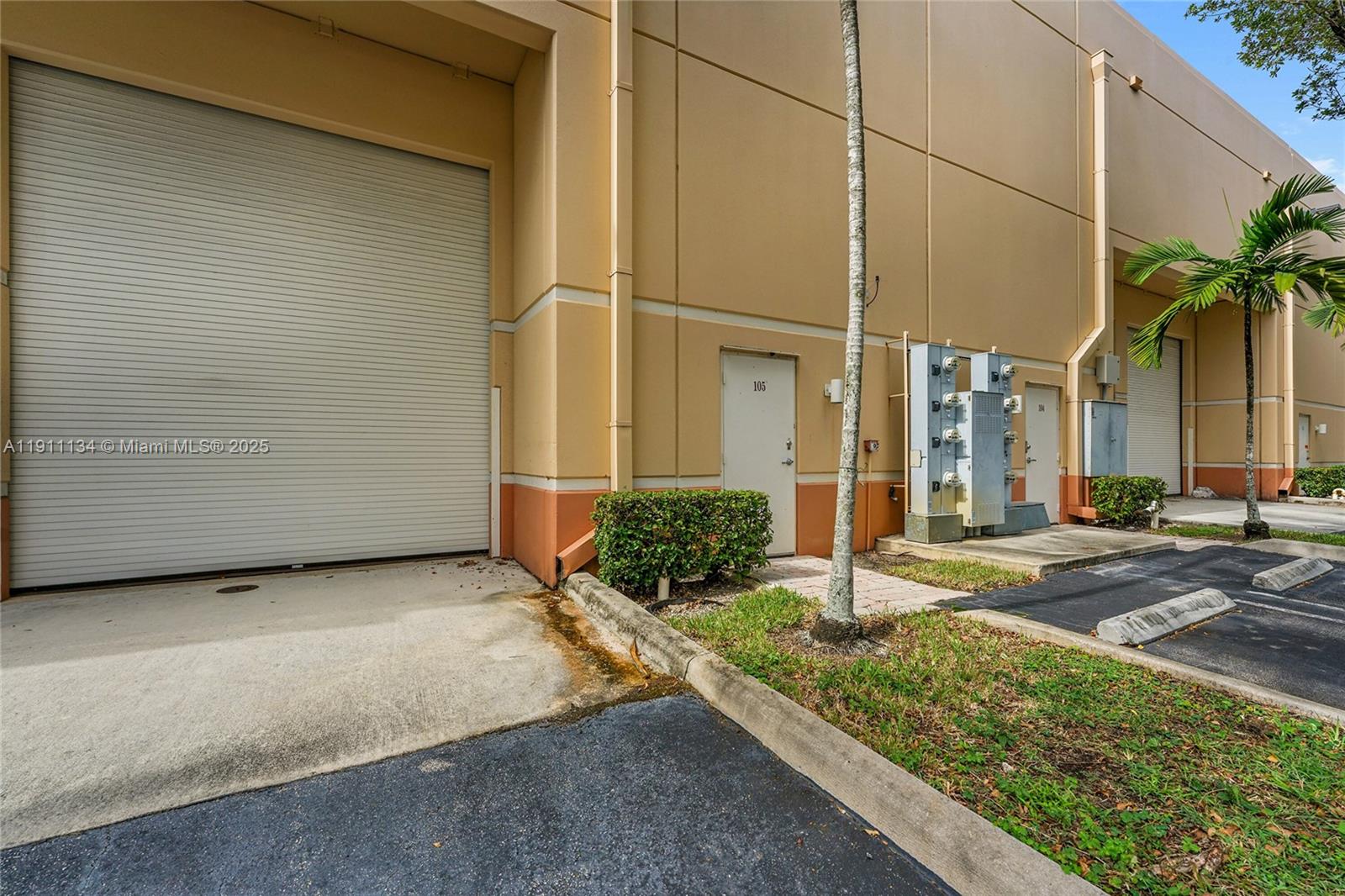 105  /   sq. ft. $ 2025-11-10 0 Photo