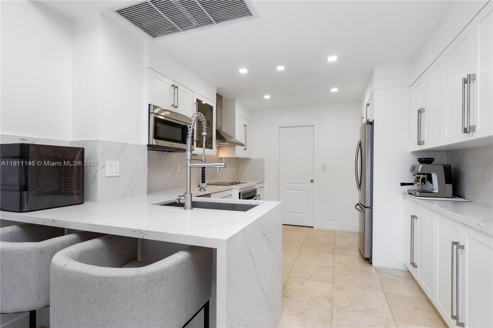 Photo of 18395 30th Ct (18395), Aventura, Florida, 33160 -