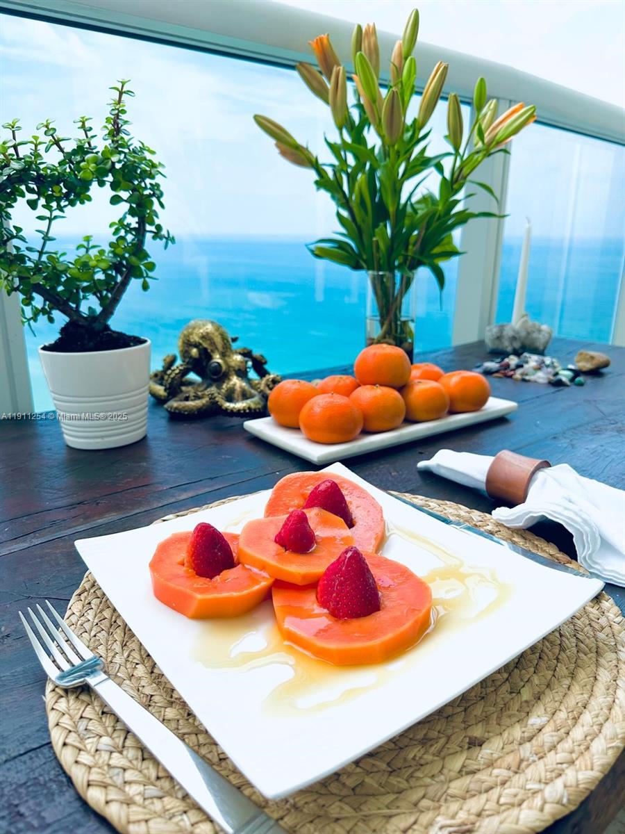 Подробнее 2203 2 / 3 1962 кв.футов $ 2025-11-10 0 Фото