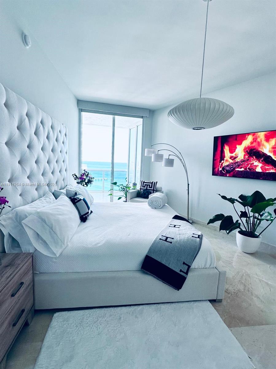 Подробнее 2203 2 / 3 1962 кв.футов $ 2025-11-10 0 Фото