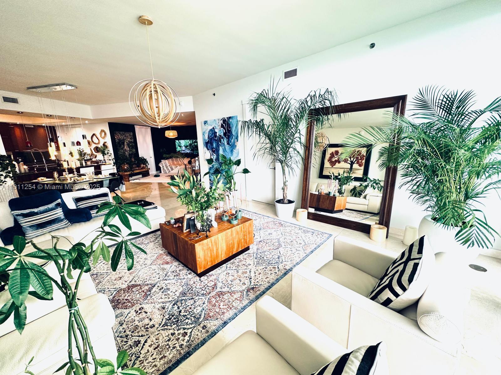 Подробнее 2203 2 / 3 1962 кв.футов $ 2025-11-10 0 Фото