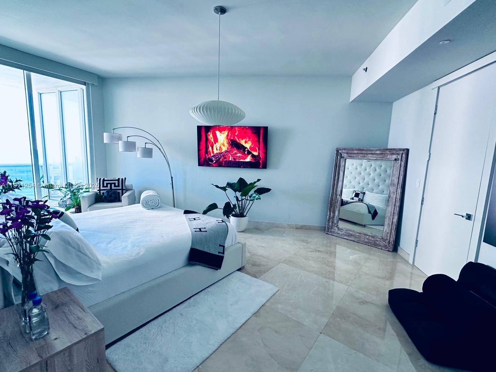 Подробнее 2203 2 / 3 1962 кв.футов $ 2025-11-10 0 Фото