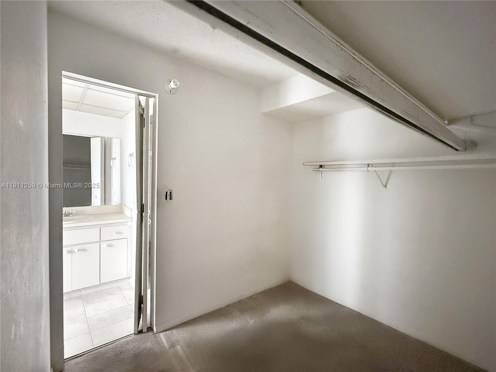 See details 402 3 / 2 1206 sq. ft. $ 2025-11-10 0 Photo