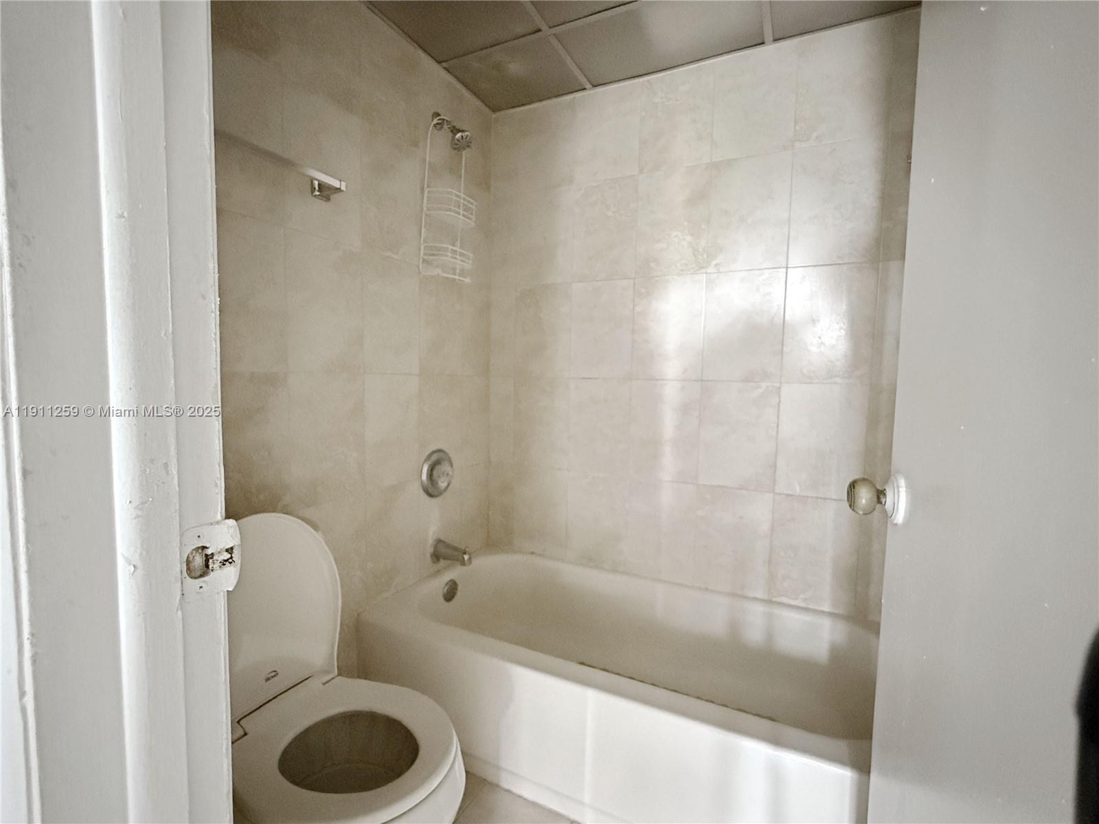 See details 402 3 / 2 1206 sq. ft. $ 2025-11-10 0 Photo