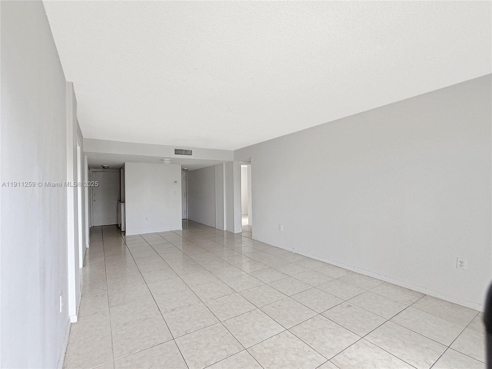 See details 402 3 / 2 1206 sq. ft. $ 2025-11-10 0 Photo