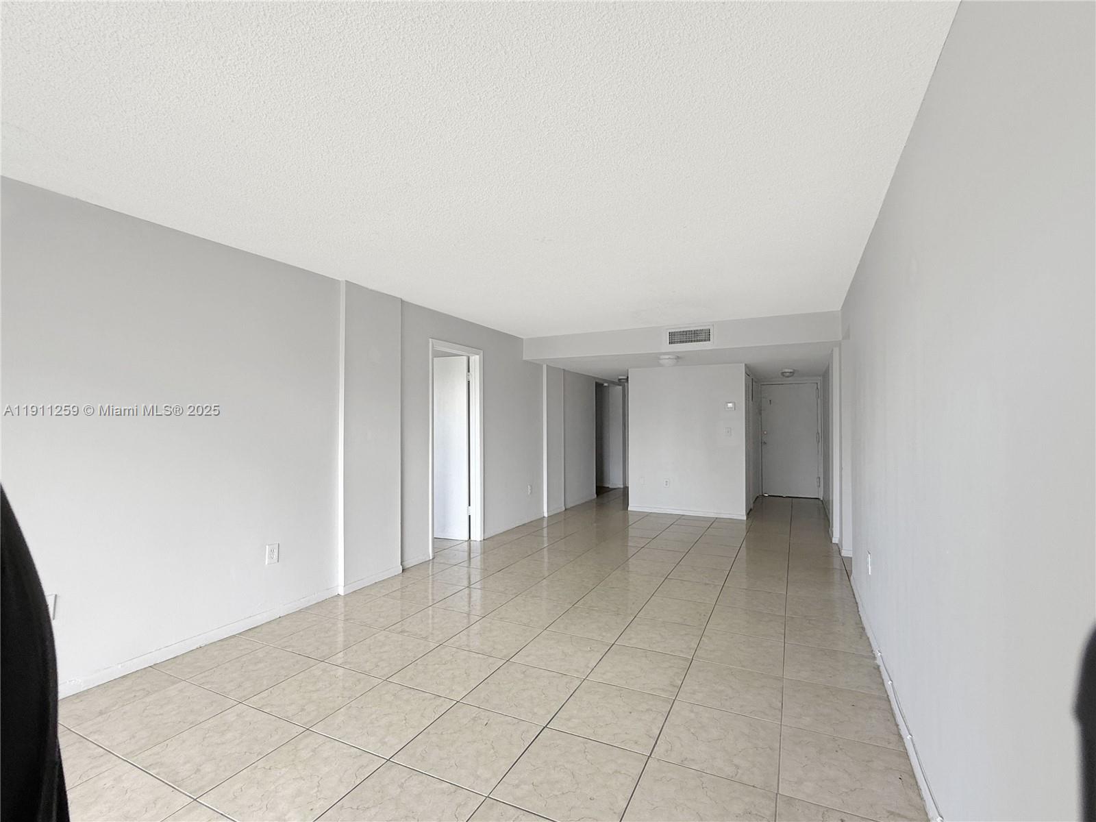 See details 402 3 / 2 1206 sq. ft. $ 2025-11-10 0 Photo