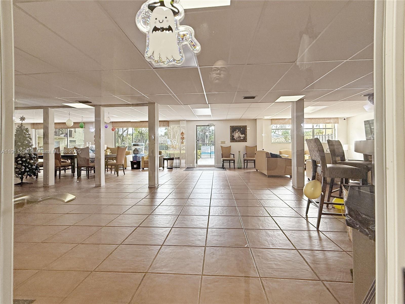 See details 402 3 / 2 1206 sq. ft. $ 2025-11-10 0 Photo