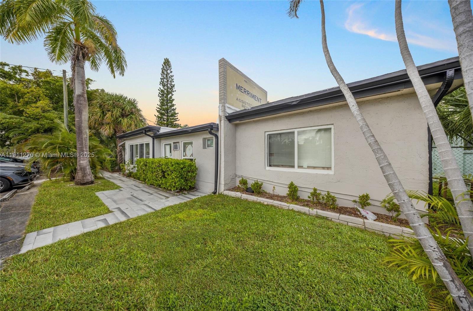   /   кв.футов $ 2025-11-10 0 Фото