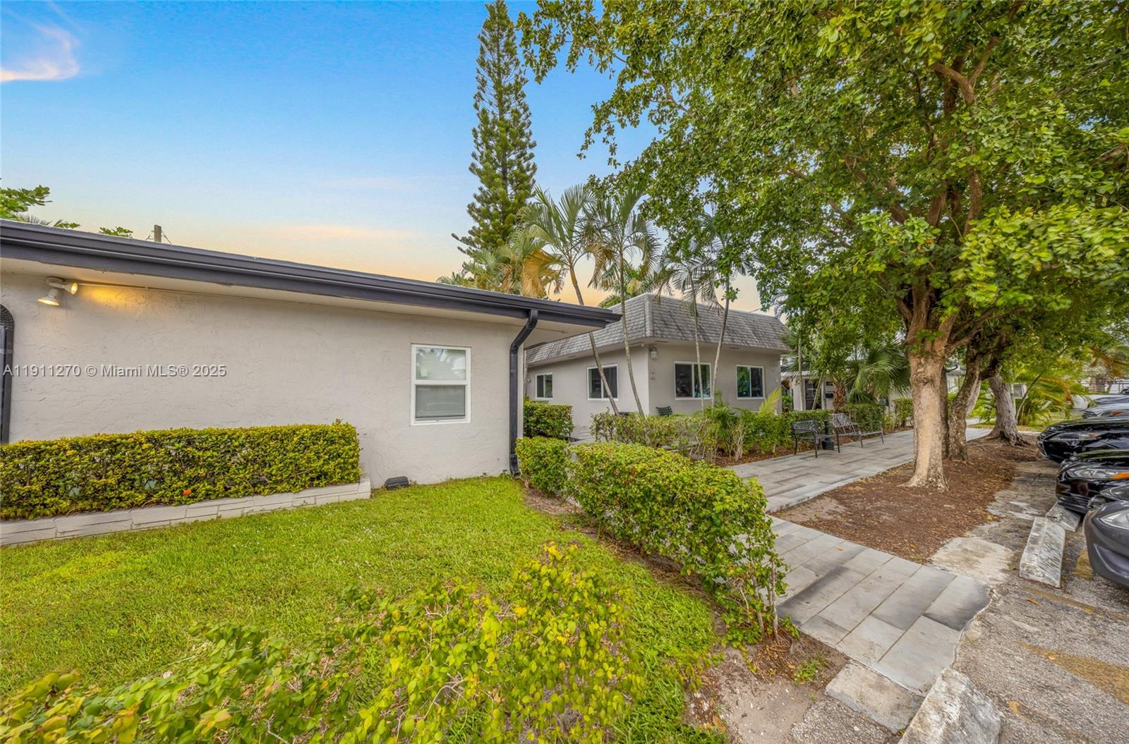   /   кв.футов $ 2025-11-10 0 Фото