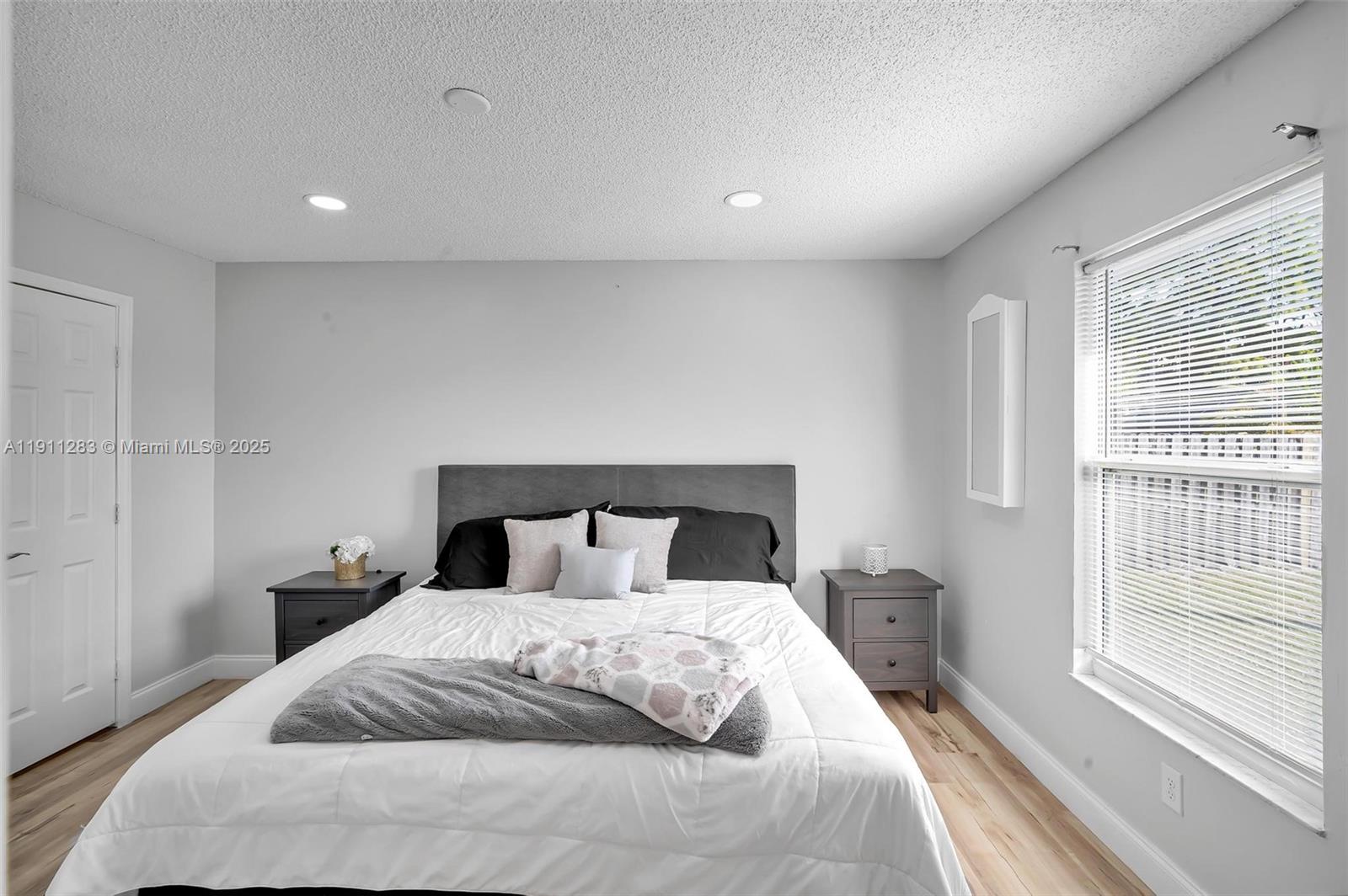 1581 3 / 2 1160 sq. ft. $ 2025-11-10 0 Photo